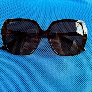 GUCCI Oversized Square Tortoiseshell Sunglasses (GG0533SA 002)
